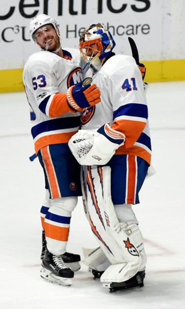 Tavares nets natural hat trick, Islanders top Predators 6-2 (Oct 28, 2017)